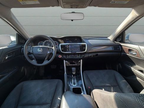Used 2017 Honda Accord EX image 13