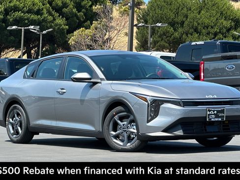 New 2026 Kia K4 FWD image 2