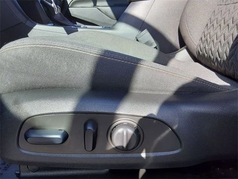 Used 2024 Chevrolet Equinox LT image 11