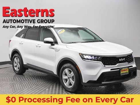 Used 2023 Kia Sorento LX FWD image 3