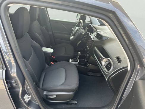 Used 2023 Jeep Renegade Latitude AWD/4WD image 13
