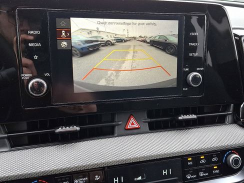 New 2025 Kia Sportage LX image 12