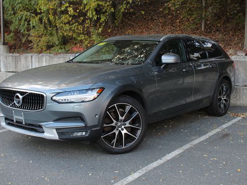 Used 2019 Volvo V90 T6 Cross Country w/ Advanced Package image 2