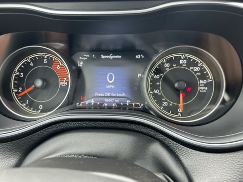 Used 2023 Jeep Cherokee Trailhawk w/ Sun & Sound Group AWD/4WD image 17