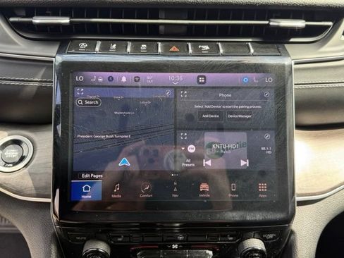Used 2023 Jeep Grand Cherokee L Limited w/ Black Appearance Package AWD/4WD image 17