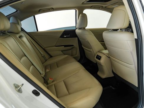 Used 2016 Honda Accord Touring image 28