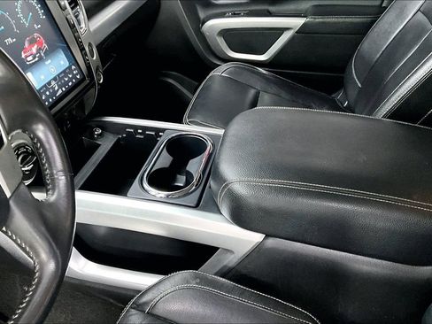 Used 2018 Nissan Titan PRO-4X w/ Pro-4x Convenience Package AWD/4WD image 19