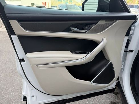 Used 2023 Jaguar F-PACE SVR image 16