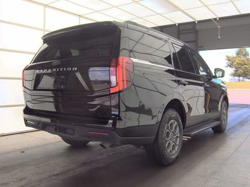 Used 2025 Ford Expedition Active RWD image 2
