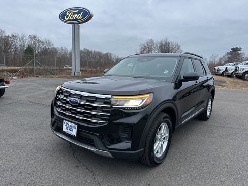 Used 2025 Ford Explorer Active image 3