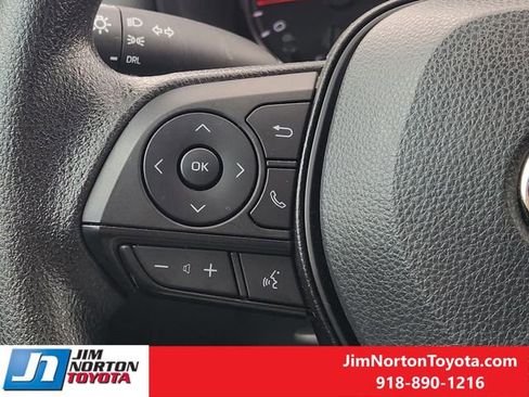 Used 2022 Toyota RAV4 LE FWD image 27