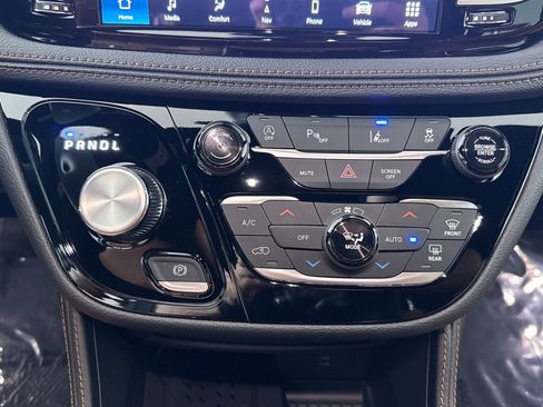 New 2026 Chrysler Pacifica Pinnacle image 25