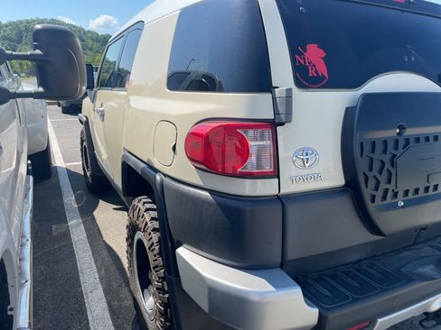 Used 2008 Toyota FJ Cruiser 4WD image 10