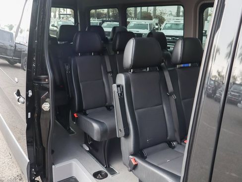 Used 2018 Mercedes-Benz Sprinter 2500 image 39