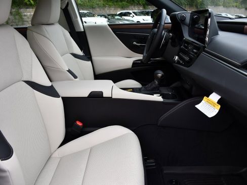 New 2025 Lexus ES 350 w/ Premium Package image 30