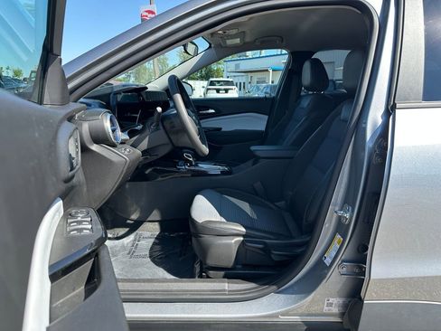 Certified 2025 Chevrolet Trax LT FWD image 26