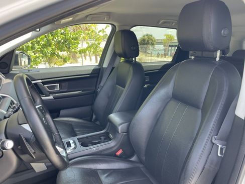 Used 2019 Land Rover Discovery Sport SE AWD/4WD image 2