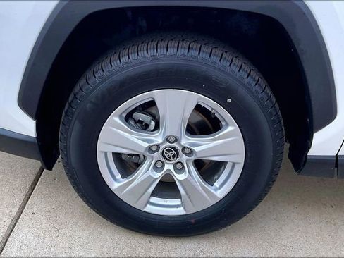 Used 2019 Toyota RAV4 XLE w/ Convenience Package FWD image 9