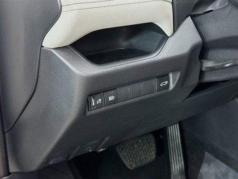 Used 2023 Toyota RAV4 XLE Premium image 10