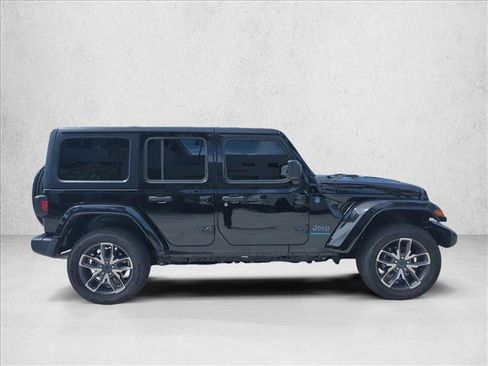 Used 2024 Jeep Wrangler Unlimited w/ LED Headlamp & Fog Lamp Group AWD/4WD image 4