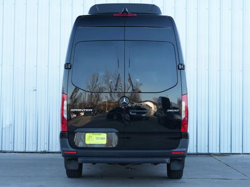 Used 2024 Mercedes-Benz Sprinter 2500 image 10