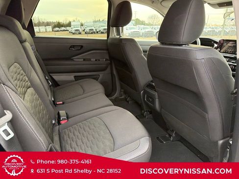 Certified 2025 Nissan Pathfinder SV image 37