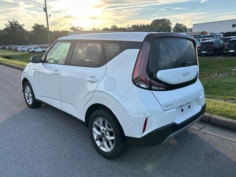 Used 2024 Kia Soul LX w/ Option Group 015 FWD image 4