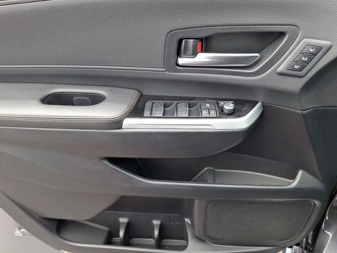 Used 2025 Toyota Sienna Platinum AWD/4WD image 10