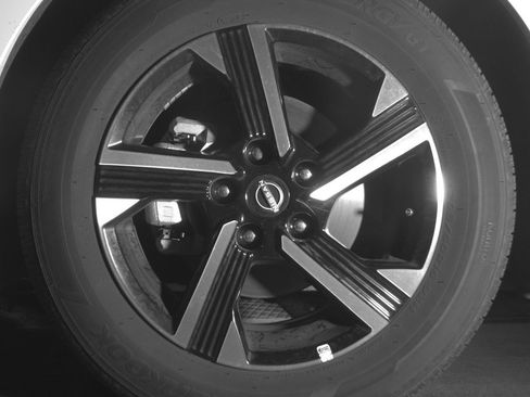Used 2025 Nissan Sentra SV FWD image 12