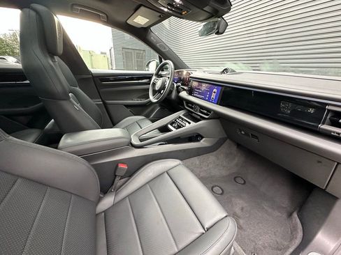 Certified 2025 Porsche Macan 4S Electric image 41