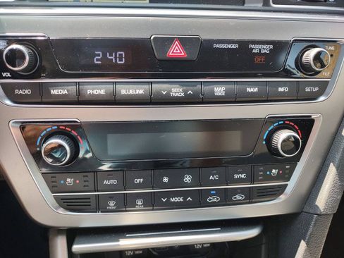 Used 2017 Hyundai Sonata Limited w/ Ultimate Package 04 FWD image 19