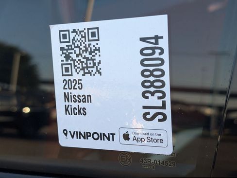 Used 2025 Nissan Kicks SR w/ SR Premium Package FWD image 28