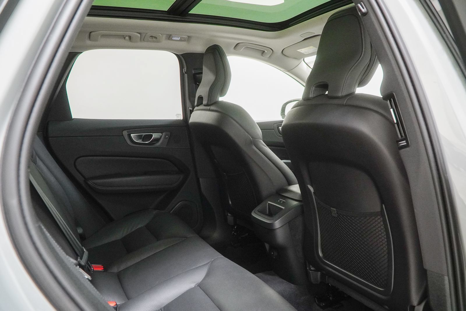 Used 2025 Volvo XC60 B5 Plus AWD/4WD image 43
