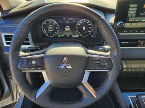 Used 2023 Mitsubishi Outlander SE image 26