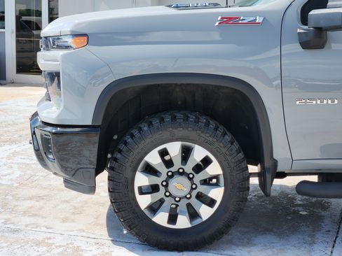 Used 2025 Chevrolet Silverado 2500 Custom w/ Custom Convenience Package AWD/4WD image 10
