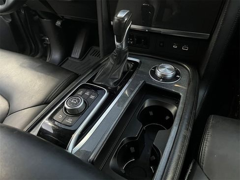 Used 2022 Nissan Armada SV image 19