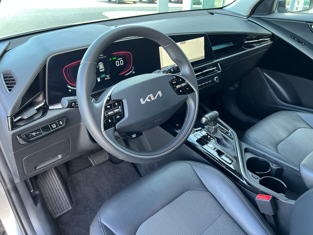 Used 2025 Kia Niro EX FWD image 17