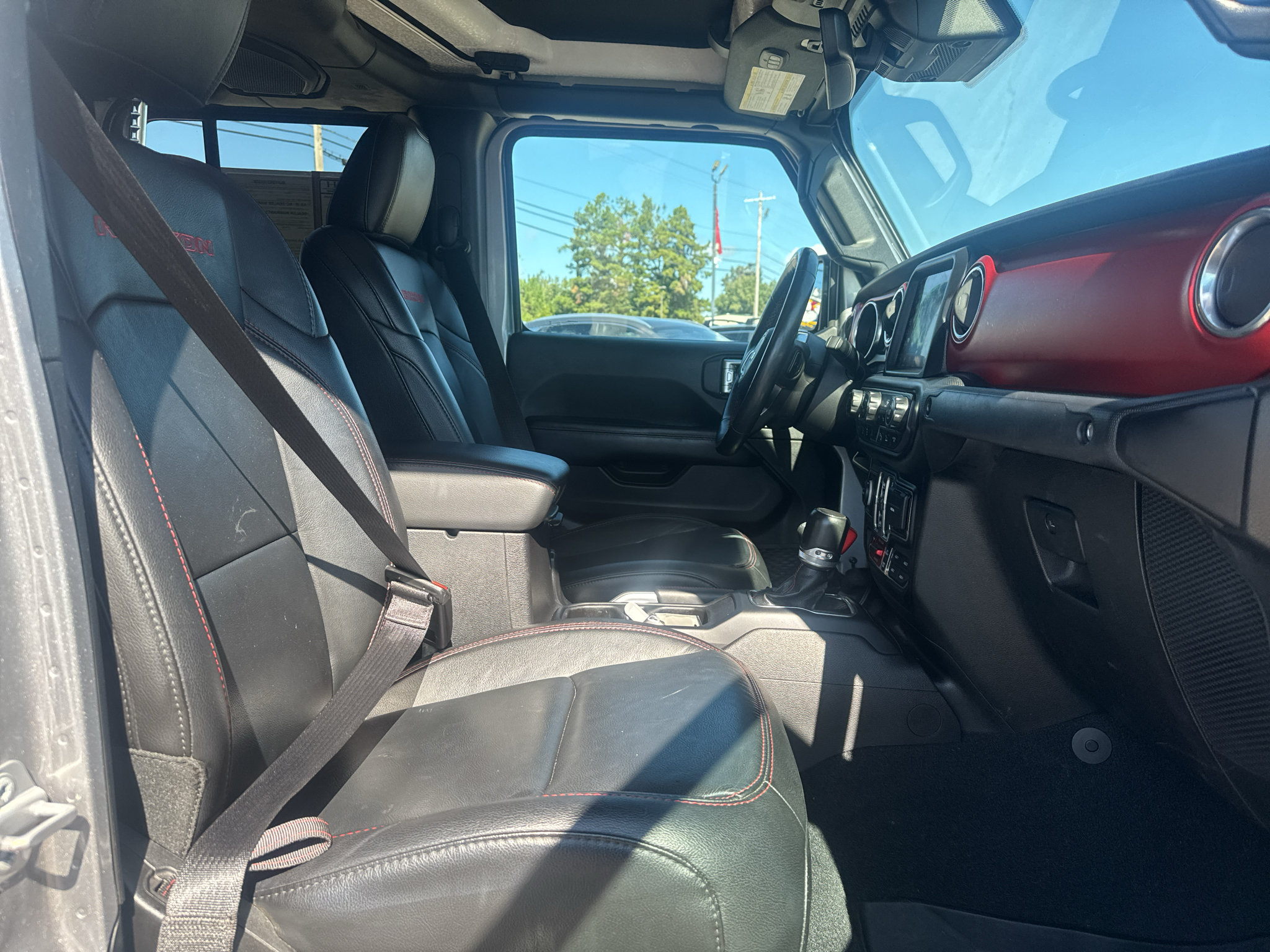 Used 2020 Jeep Gladiator Rubicon AWD/4WD image 16