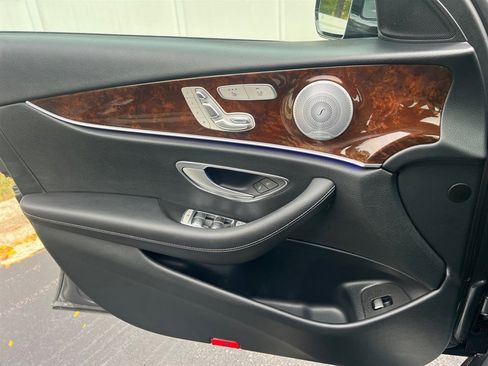 Used 2017 Mercedes-Benz E 300 4MATIC image 25