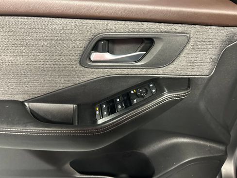 Used 2021 Nissan Rogue SV AWD/4WD image 12