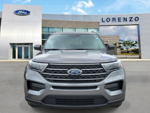 Used 2024 Ford Explorer XLT RWD image 2