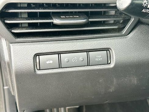 Used 2024 Nissan Altima 2.5 SV FWD image 11