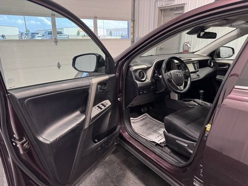 Used 2016 Toyota RAV4 XLE w/ Convenience Package AWD/4WD image 5