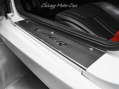 Used 2013 SRT Viper GTS w/ GTS Laguna Interior Pkg image 21