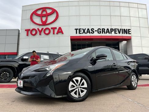Used 2017 Toyota Prius Four w/ Premium Convenience Package image 2