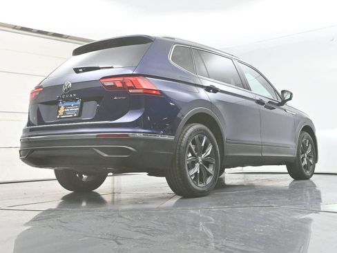 Used 2022 Volkswagen Tiguan SE AWD/4WD image 34