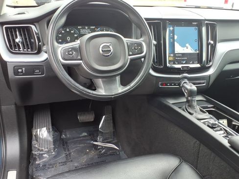 Used 2020 Volvo XC60 T5 Momentum image 11