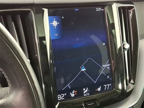 Used 2019 Volvo XC60 T6 Momentum w/ Multimedia Package image 3