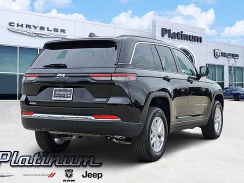 New 2026 Jeep Grand Cherokee Laredo image 5