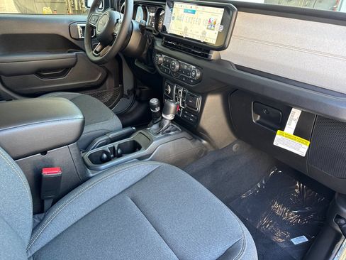 New 2026 Jeep Gladiator Sport AWD/4WD image 15